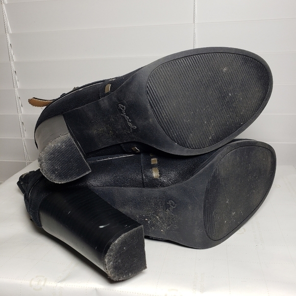 Qupid Black Round Closed Toe Studded Booties - Picture 8 of 12